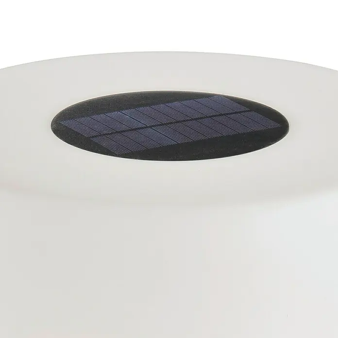 SCHÖNER WOHNEN-Kollektion Akku-Stehleuchte MINA - 34 x 34 x 150 cm, Sandschwarz, RGB, 2 W, IP44 - Nahaufnahme einer Solarleuchte, die ein Solarpanel auf einer runden, weißen Oberfläche zeigt, ideal für den Außenbereich.