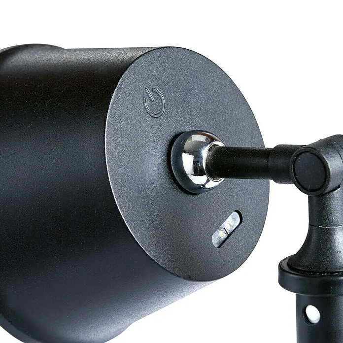 FHL easy Akku-Tischleuchte VOET - 3 W, L x B x H: 17 x 12 x 34 cm, Sandschwarz, Warmweiß - Nahaufnahme einer schwarzen LED-Leuchte mit Netzschalter und Chromakzenten, ideal für den Innenbereich.