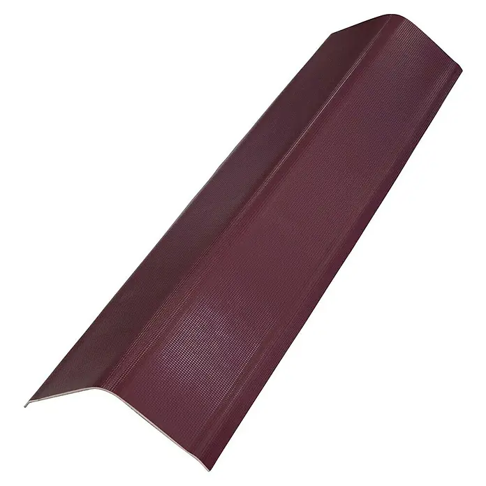 Gutta Giebelwinkel - Rot, L x B: 105 x 17 cm - Nahaufnahme einer Burgunderfarbenen Dachrandleiste, die sich ideal für den Schutz und die Veredelung von Dachkanten eignet.