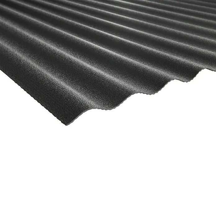 Gutta Guttanit Wellplatte - 2.000 x 900 x 2,25 mm, Kunststoff, Schwarz, 76/18 mm - Nahaufnahme einer schwarzen, gewellten Dachplatte. Ideal für robuste und langlebige Dächer, bietet Schutz und eine moderne Optik.