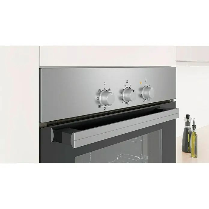 Balay Horno empotrado 3HB2010X0 - Volumen horno: 66 l, Número de tipos de calentamiento: 5 ud. - Primer plano de un horno empotrable moderno de color plateado, que muestra los botones de control para la temperatura y la configuración de funciones.