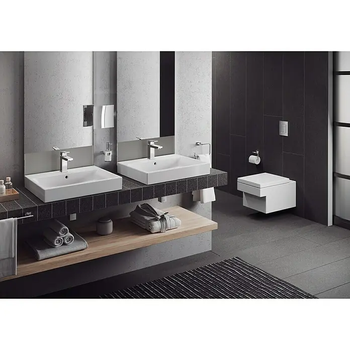 Grohe Essentials Cube Toilettenpapierhalter - Ohne Deckel, Chrom, Glänzend - Elegantes Badezimmer mit Doppelwaschtisch, moderner Toilette und stilvollem Design für ein luxuriöses Ambiente.