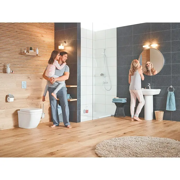 Grohe Essentials Handtuchring - Chrom, Glänzend - Badezimmerdesign mit einer Familie, ausgestattet mit modernen Sanitärobjekten wie Toilette und Waschbecken.