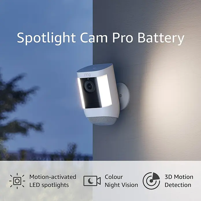 Ring Überwachungskamera Spotlight Cam Pro Wired - Weiß, Auflösung: 1.080 Pixel (Full HD), Festverdrahtet - Das Bild zeigt die Ring Spotlight Cam Pro Battery, eine akkubetriebene Sicherheitskamera mit LED-Strahlern, Farbnachtsicht und 3D-Bewegungserkennung.