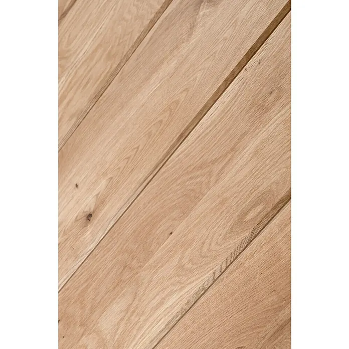 Kornik Holzschiebetür Industrial Basic - 95 x 206 cm, Eiche - Detailaufnahme einer horizontalen Holzpaneele, die durch ihre natürliche Maserung und warme Farbgebung besticht.