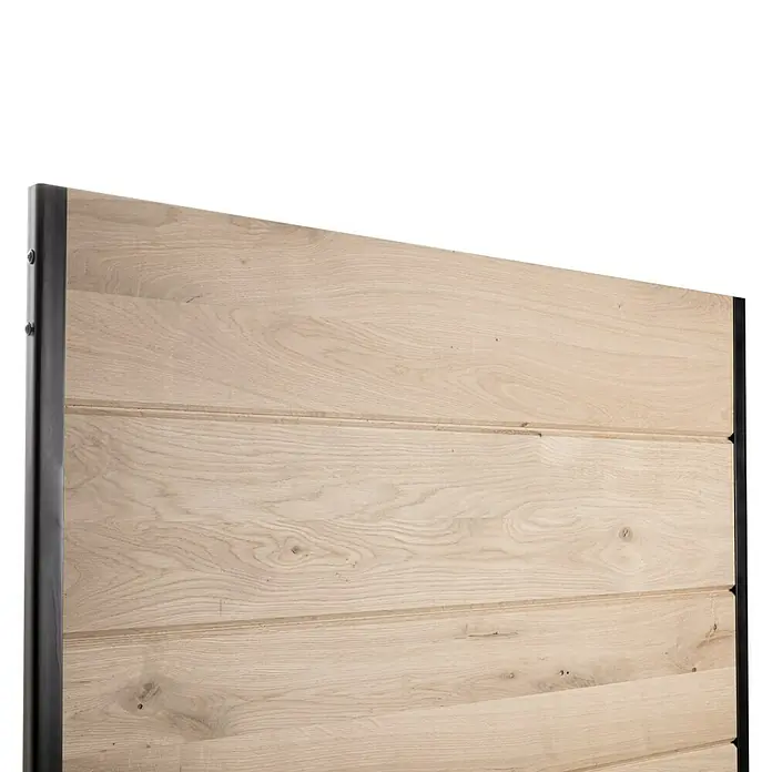 Kornik Holzschiebetür Industrial Basic - 95 x 206 cm, Eiche - Detailansicht einer Holztür mit Metallrahmen, die eine rustikale und moderne Ästhetik vereint. Perfekt für stilbewusste Innenräume.