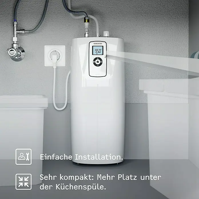 Stiebel Eltron Heißwassersystem HOT 2.6 N Premium + 3in1 b - Durchflussmenge: 2,5 l/min, 95 °C, Gebürstet - Abbildung eines Stiebel Eltron Warmwasserbereiters mit digitalem Display, der unter einer Spüle installiert ist und Platz spart.