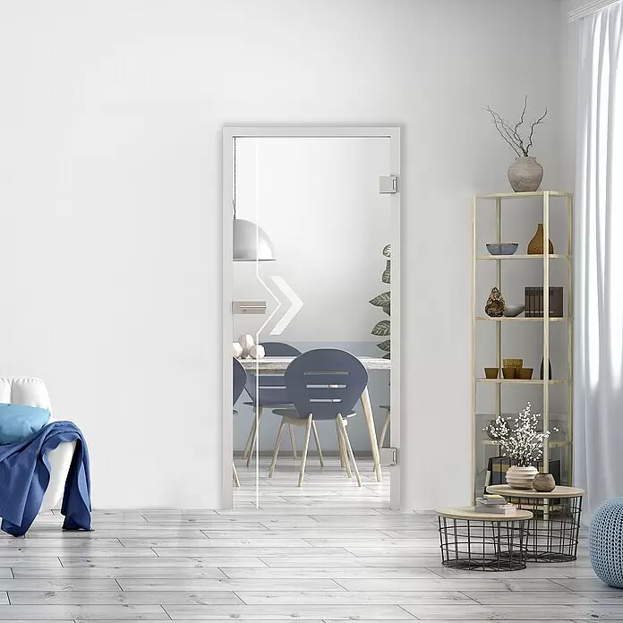 Diamond Doors Glasdrehtür 599 - 709 x 1.972 mm, DIN Anschlag: Rechts, Klarglas - Raumhohe Klarglastür mit weißem Rahmen, die zwei Räume trennt. Mit modernen Scharnieren und Griff.