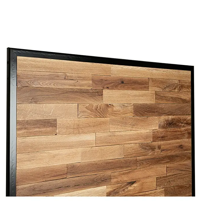 Kornik Holzschiebetür Industrial Eko - 93 x 206 cm, Eiche - Nahaufnahme einer Wandverkleidung aus Holz mit einem schwarzen Rahmen. Das natürliche Holzdesign bietet einen warmen und modernen Look.