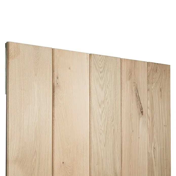 Kornik Holzschiebetür Loft - 96 x 206 cm, Eiche - Nahaufnahme einer Holzwand mit Paneelen, die eine natürliche und warme Textur aufweisen. Ideal für moderne Innenarchitektur.