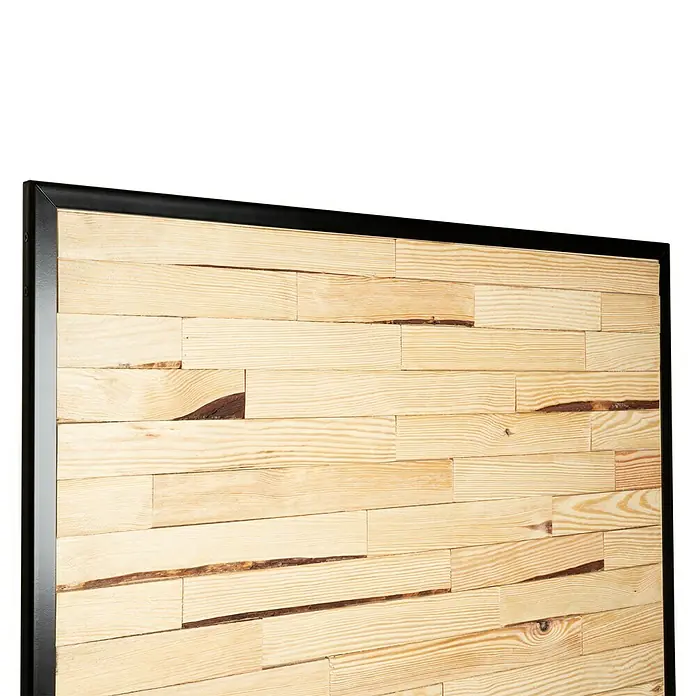 Kornik Holzschiebetür Industrial Eko - 93 x 206 cm, Kiefer - Nahaufnahme eines stilvollen Wandpaneels mit Holzdetails und schwarzem Rahmen, ideal für moderne Innenräume.