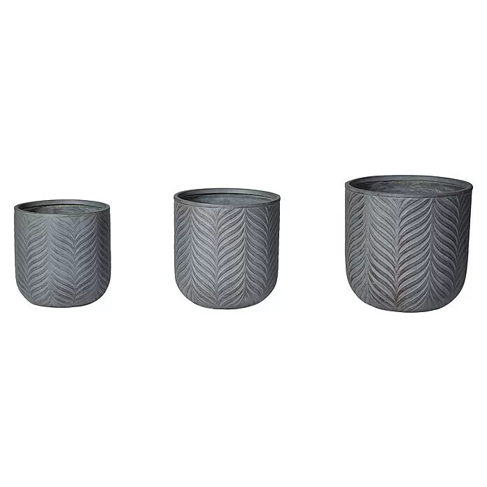 Macetero redondo Birmingham - Dimensiones externas (Ø x Al): 40 x 40 cm, Material compuesto, Gris oscuro - Tres jardineras grises con un patrón de hojas en relieve.