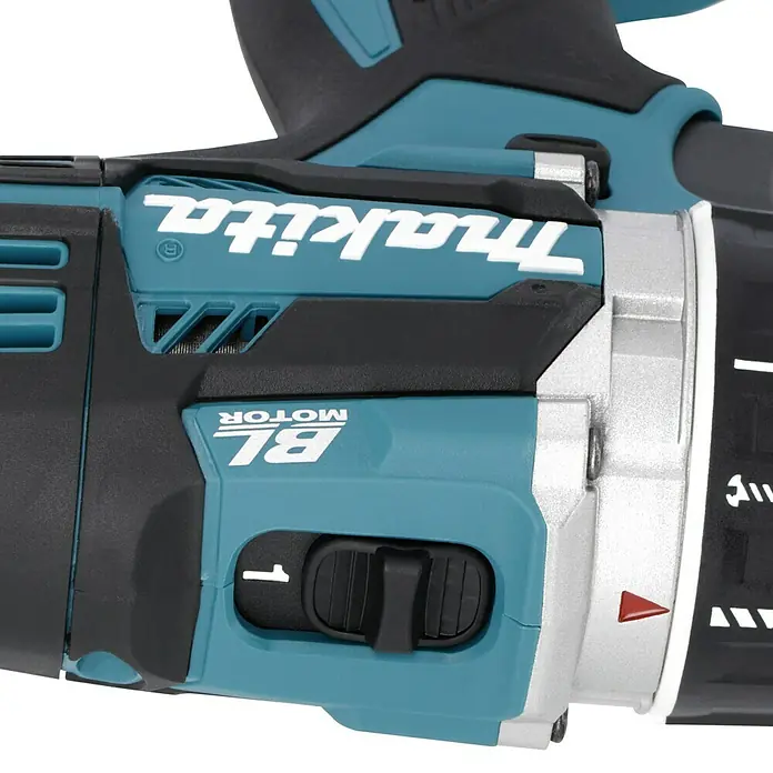 Makita LXT 18V Akku-Schlagbohrschrauber DHP484Z + Artikelnr. 33855482 hinzufügen* - 18 V, Ohne Akku, 54 Nm, Max. Schlagzahl: 30.000 /min - Detailansicht eines Makita Akku-Bohrschraubers, der die Marke und die Bedienelemente hervorhebt.