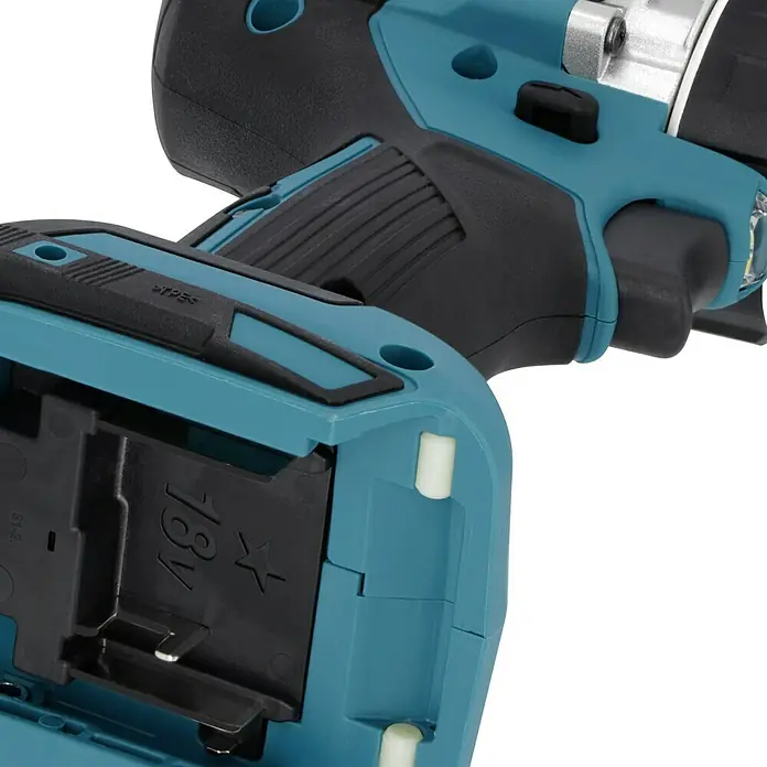 Makita LXT 18V Akku-Schlagbohrschrauber DHP484Z + Artikelnr. 33855482 hinzufügen* - 18 V, Ohne Akku, 54 Nm, Max. Schlagzahl: 30.000 /min - Akkubetriebener Schrauber mit schwarzem Griff und blaugrüner Batteriehalterung mit der Aufschrift "18V".