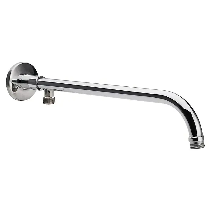 Camargue Brausearm Skok - Länge: 40 cm, ½″, Gebogen - Produktaufnahme eines glänzenden, verchromten Duscharms zur Wandmontage mit rundem Flansch und gebogenem Auslauf.