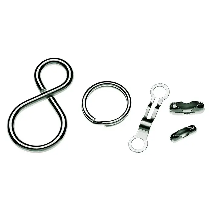 Stabilit Kugelkettenzubehör - 2 S-Haken, 2 Schlüsselringe, 2 Endbefestigungen, 2 Klemmschließen - Verschiedene Drahtformen, darunter eine Acht, ein Ring, ein Verbindungsstück und Verschlussklemmen, alle in glänzendem Metall dargestellt.