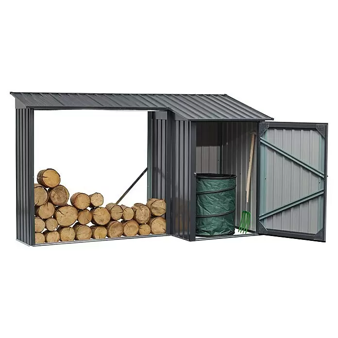 Floraworld Kaminholzregal mit Geräteschrank - 270 x 53 x 158 cm, Anthrazit - Grauer Metall-Kaminholzunterstand mit angebautem Geräteschuppen, gefüllt mit Holzscheiten, einem Gartensack und einer Heugabel.