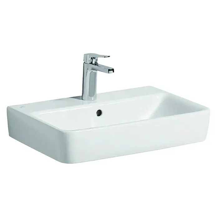 Geberit Renova Comprimo Waschtisch - 55 x 37 cm, Mit schmutzabweisender Glasur, Hahnloch: Mitte, Mit Überlauf, Weiß - Nahaufnahme eines modernen, rechteckigen Waschbeckens aus weißer Keramik mit einem eleganten Chromhahn, ideal für ein stilvolles Badezimmer.