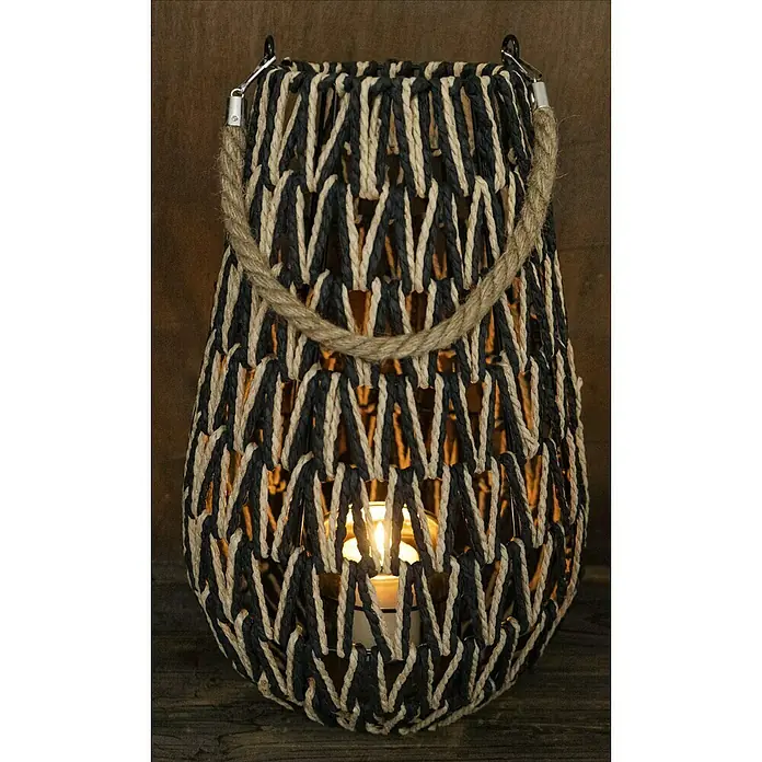 Windlicht - Ø x H: 26 x 42 cm, Natur/Schwarz - Stimmungsvolle Laterne mit blau-beige Seil-Design und Henkel. Das warme Kerzenlicht scheint durch das dekorative Muster und sorgt für eine gemütliche Atmosphäre.
