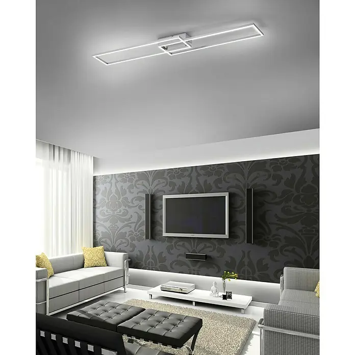 Just Light LED-Deckenleuchte Iven - 40 W, L x B x H: 110 x 25 x 7 cm, Stahl, Warmweiß - Modernes Wohnzimmer mit minimalistischer Deckenleuchte, grauem Sofa und dekorativer Wand. Die Lampe spendet helles Licht im Raum.