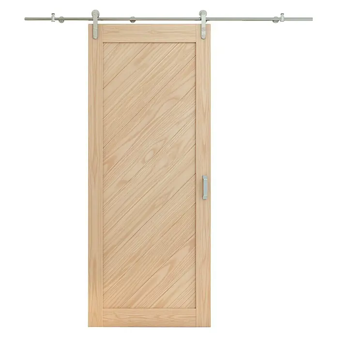 Puerta corredera de madera Darby - An x Al: 75 x 210 cm - Una puerta de granero de madera clara con un patrón diagonal cuelga de un riel metálico. El herraje de la puerta corredera es claramente visible.
