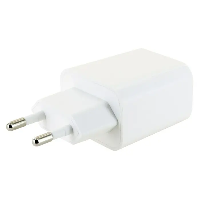 Schwaiger USB-Ladeadapter - A-Buchse - Nahaufnahme eines weißen Eurostecker-Netzteils, ideal für Reisen und zum Aufladen elektronischer Geräte. Kompaktes Design für den täglichen Gebrauch.