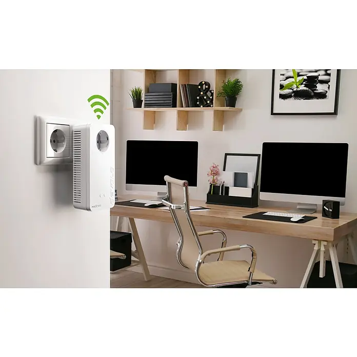 Devolo Erweiterungsadapter Magic 2 WiFi 6 - 1 Stk., Passend für: devolo Magic-Reihe - Ein Devolo Magic WiFi-Adapter, der in eine Steckdose gesteckt ist, verbessert die WLAN-Verbindung in einem modernen Homeoffice.