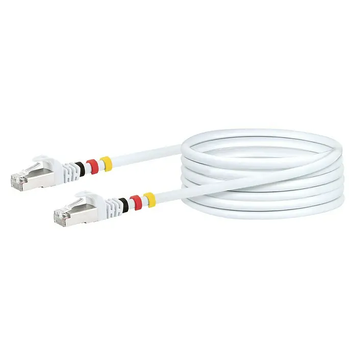 Schwaiger Netzwerk-Kabel CAT7 S/FTP - Länge: 15 m, Weiß, RJ45-Stecker - Weißes Ethernet-Kabel mit RJ45-Steckern, farbcodiert mit Ringen in Schwarz, Rot und Gelb, aufgerollt dargestellt.