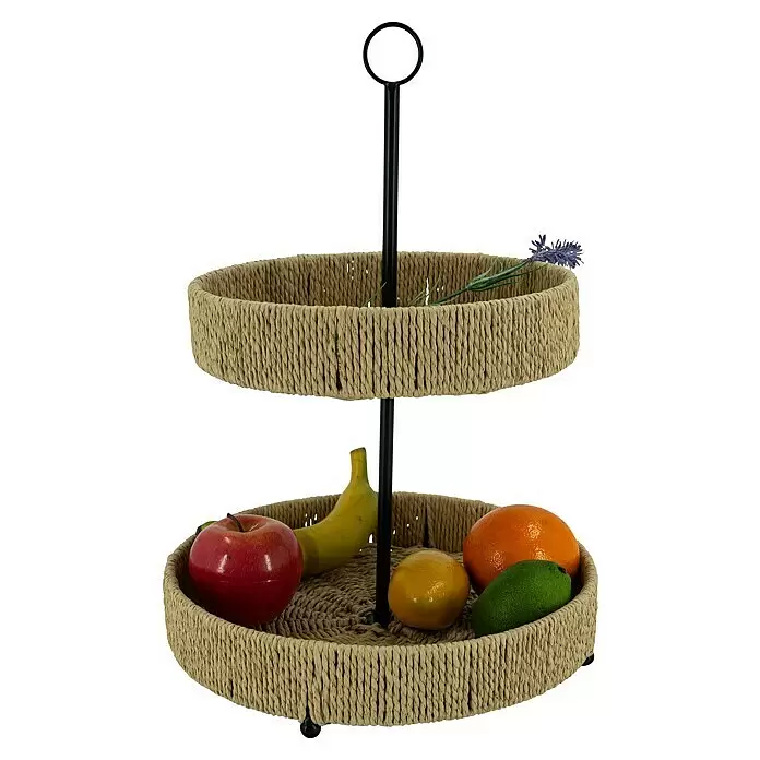 Etagere - Ø x H: 30 x 45 cm, Papiergeflecht - Zweistöckiger Obstkorb aus Naturfasern mit schwarzem Metallständer, gefüllt mit Obst und einem Dekozweig.