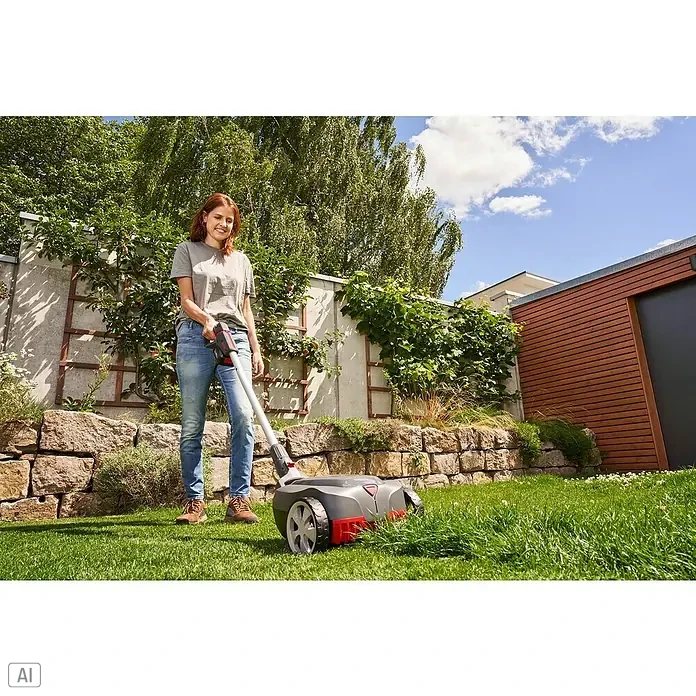 AL-KO Bosch Home & Garden Compatible Akku-Rasenmäher 22.4 LI Comfort - 18 V, 1 Akku, 2,5 Ah - Eine Frau bedient einen Einhell Akku-Rasenmäher im Garten, umgeben von üppigem Grün und einer Steinmauer, unter blauem Himmel.