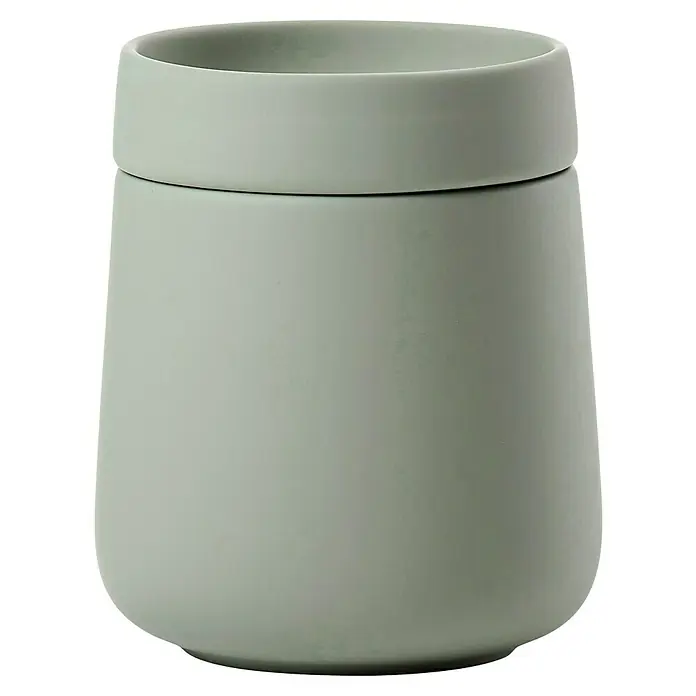 Zone Denmark Nova One Kosmetikdose - Steingut, Matcha Green - Schlichte, zylindrische Dose in sanftem Grün. Das Keramikgefäß mit Deckel ist ideal für Küche oder Badezimmer und bietet stilvolle Aufbewahrung.