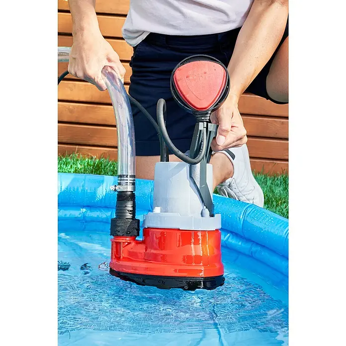 AL-KO Klarwasser-Tauchpumpe SUB 8500 EASY - 290 W, Max. Fördermenge: 8.000 l/h - Die Tauchpumpe entleert schnell und effizient Pools. Das rote Design ist modern und macht sie zu einem Blickfang im Garten.
