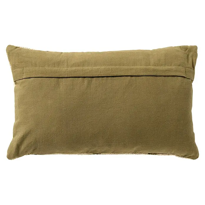Kissen Rene - Olive, 50 x 30 cm, 100 % Baumwolle - Nahaufnahme eines rechteckigen Kissens in Khaki mit strukturiertem Stoff und einer horizontalen Naht über die Mitte.