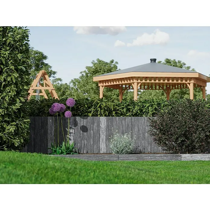 Diephaus Palisade / Mauerstein Laredo - 80 x 10 x 10 cm, Weiß/Schwarz, Beton - Gartengestaltung mit einer stilvollen Holzwand, die einen Hauch von rustikalem Charme verleiht, und einem hölzernen Pavillon im Hintergrund.