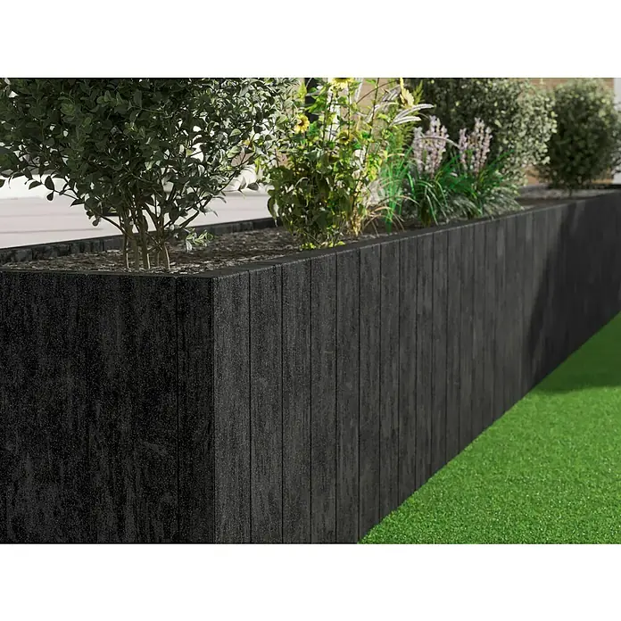 Diephaus Palisade Niles - 120 x 20 x 8 cm, Basalt, Beton - Stilvoller, erhöhter Pflanzkasten aus dunklem Holzimitat, gefüllt mit üppigem Grün, der eine moderne Gartengestaltung ermöglicht.
