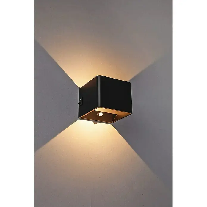 Lavida Akku-Wandleuchte Lucca - L x B x H: 10 x 10 x 8 cm, 1,2 W, Schwarz, Warmweiß - Elegante schwarze Würfel-Wandleuchte mit warmem Lichtschein, ideal für moderne Innenräume, die eine stilvolle Beleuchtungslösung suchen.