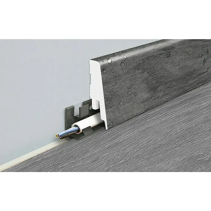 LOGOCLIC Sockelleiste Element Pro K58 C - 240 cm x 18 mm x 58 mm, Deep Blue - Eine wasserfeste, graue Sockelleiste mit Kabelkanal, ideal zur Verdeckung von Kabeln und zum Schutz der Wand vor Beschädigungen.