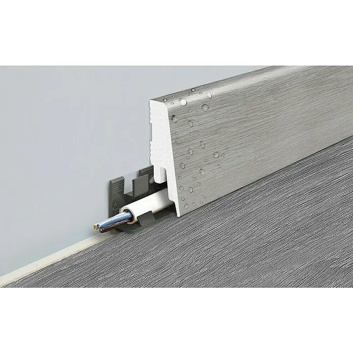 LOGOCLIC Sockelleiste Element Pro K58 C - 240 cm x 18 mm x 58 mm, Off Shore - Sockelleiste in Grau mit Kabelführung. Elegante Lösung für saubere Übergänge und versteckte Kabel.