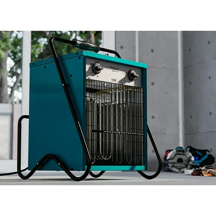 Voltomat HEATING Bauheizer - 15.000 W, Nennspannung: 400 V, Blau, IP24 - Nahaufnahme eines tragbaren Elektroheizers in einem Raum.