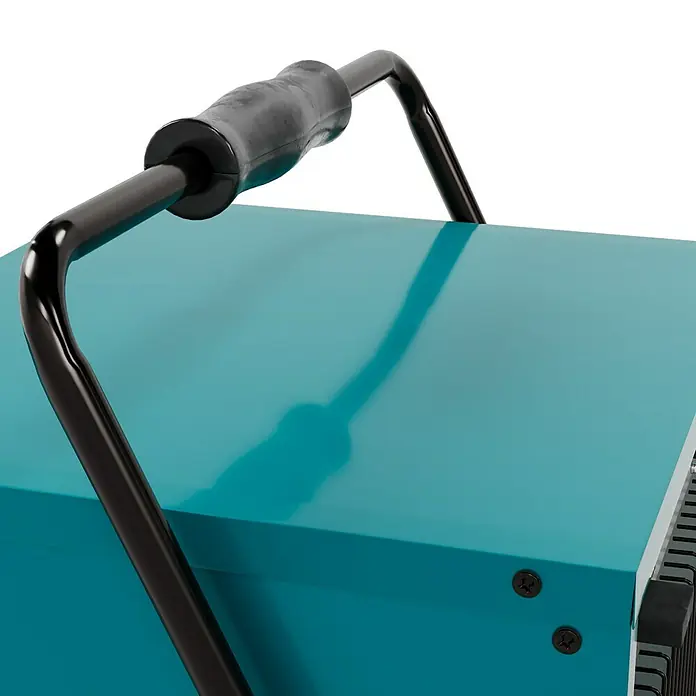Voltomat HEATING Bauheizer - 15.000 W, Nennspannung: 400 V, Blau, IP24 - Nahaufnahme eines Geräts in Hellblau mit einem schwarzen Griff, der das Tragen erleichtert. Detailreiche Ansicht der robusten Konstruktion.