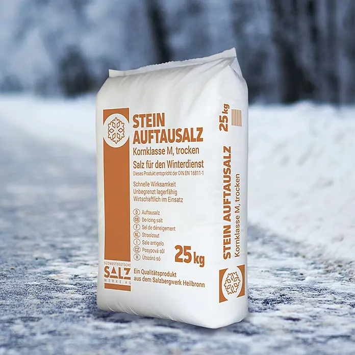 Auftau- & Streusalz - 25 kg - Ein Sack Streusalz (25 kg) der Marke Südwestdeutsche Salzwerke AG, ideal für den Winterdienst.