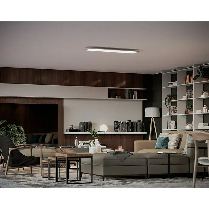 Ledvance LED-Panel Planon Plus - 36 W, 120 x 30 cm, Weiß, Warmweiß - Ein Wohnzimmer mit einem modernen Design, das eine stilvolle Deckenleuchte hervorhebt, die für eine angenehme Beleuchtung sorgt.