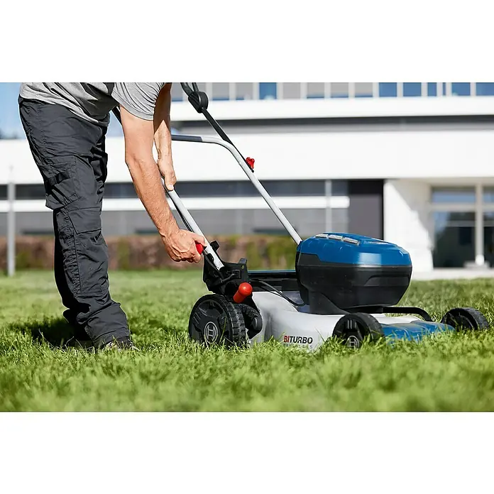 Bosch Professional AMPShare 18V Akku-Rasenmäher GRA 18V2-46 - 18 V, Ohne Akku, Schnittbreite: 46 cm - Rasenmäher mit BITURBO Brushless-Technologie in Aktion. Ideal für effizientes und kabelloses Rasenmähen im Garten.