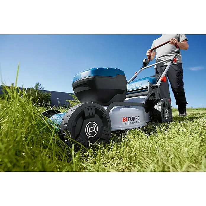 Bosch Professional AMPShare 18V Akku-Rasenmäher GRA 18V2-46 - 18 V, Ohne Akku, Schnittbreite: 46 cm - Der Bosch BITURBO Akku-Rasenmäher im Einsatz, kraftvoll und kabellos für perfekte Rasenpflege. Müheloses Mähen dank neuester Technologie.