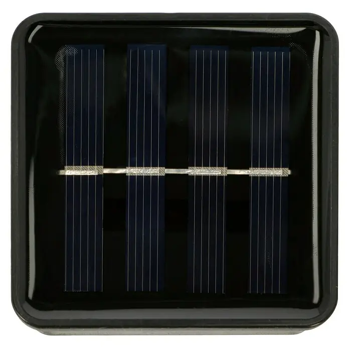 BAUHAUS LED-Solar-Lichterkette Balls - Außen, 6,9 m, Warmweiß - Nahaufnahme einer kleinen quadratischen Solarzelle mit vier Solarpaneelen in einem schwarzen Rahmen für Miniatur-Anwendungen.