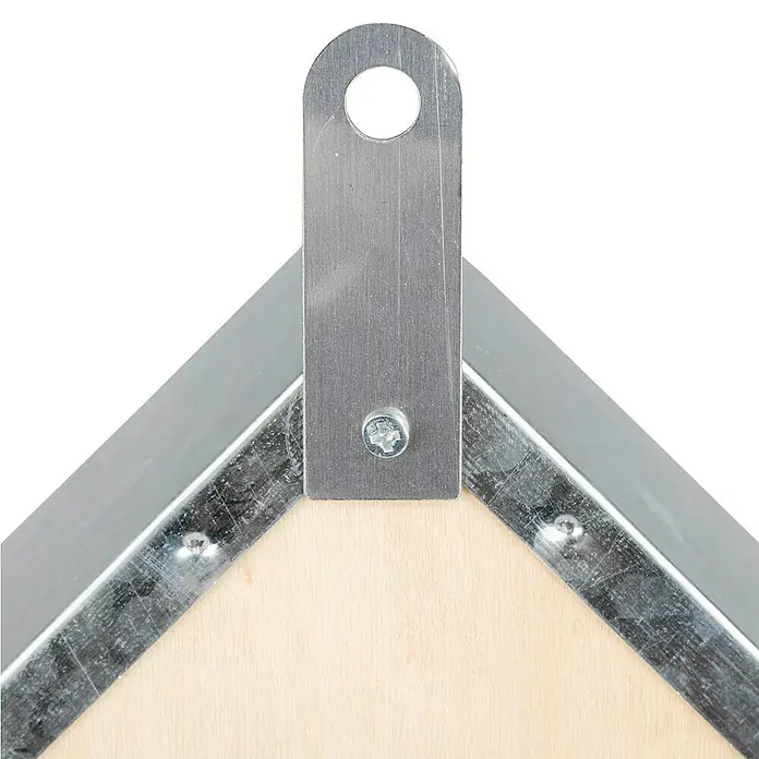 Windhager Insektenhotel Tower - L x B x H: 49 x 29 x 10 cm, Holz - Nahaufnahme einer neuen Trapez-Klangholzkörperaufhängung mit silberner Hardware auf hellem Holzhintergrund.