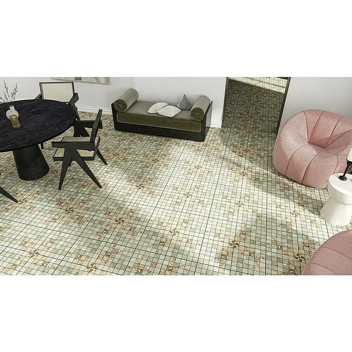 Mosaikfliese Bagdad - 29,75 x 29,75 cm, Braun/Grün/Beige, Matt - Ansicht des Raumes mit einem schwarzen Esstisch, Stühlen, einer Couch und zwei rosa Sesseln. Die Fliesen haben ein quadratisches Muster.
