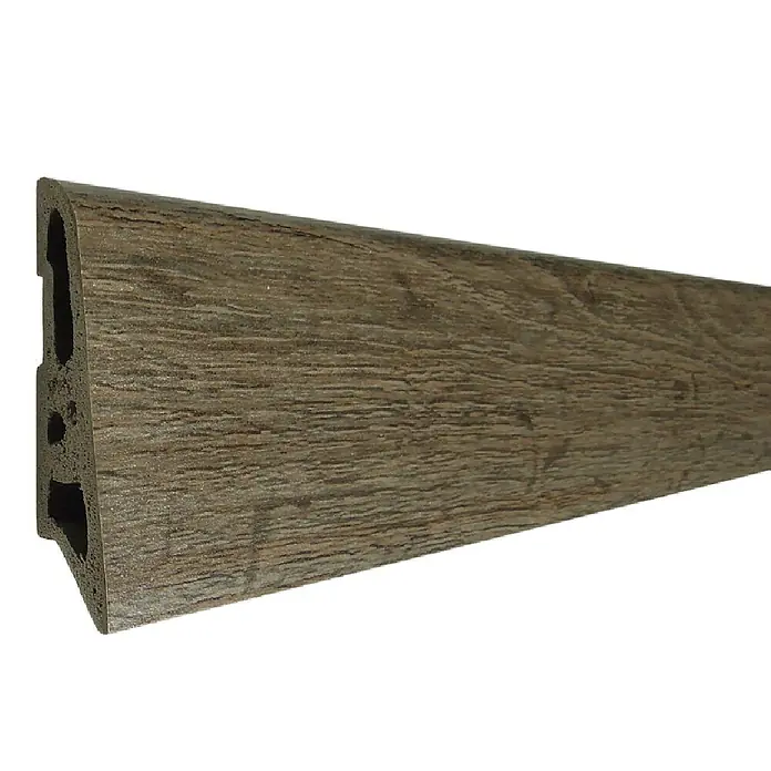 Döllken Sockelleiste - 250 cm x 15 mm x 60 mm, Hartschaum, Florida Pine - Bild einer braunen Sockelleiste aus Holzverbundstoff, ideal für jeden Bodenbelag. Die Leiste ist langlebig und einfach zu installieren.