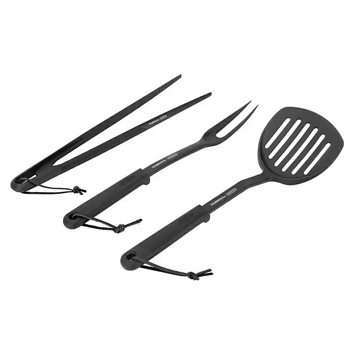 Cadac Grillbesteck Set - Kunststoff, 3 -tlg. - Drei schwarze Grillutensilien: Zange, Fleischgabel und Pfannenwender, mit 'CADAC DOMETIC'-Branding.