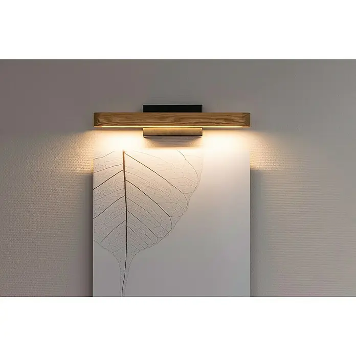 Britop Lighting Wandleuchte Forestier - 5,5 W, LED, L x B x H: 400 x 60 x 80 mm, Braun - Moderne Wandleuchte aus Holz und Metall, die ein Kunstwerk mit Blattmotiv beleuchtet und so eine warme Atmosphäre schafft.